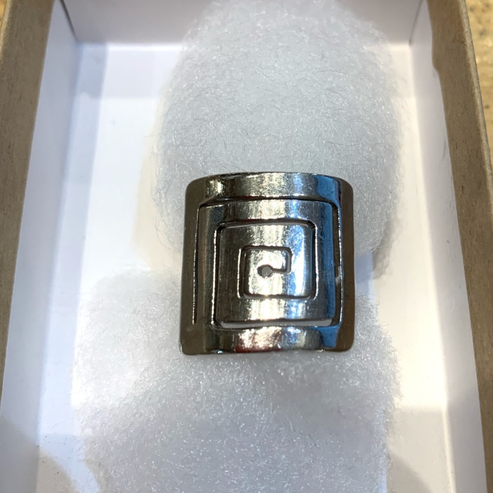 Silver ring in good condition